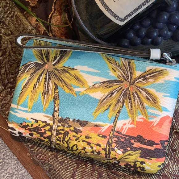 Authentic COACH Coated canvas /smooth leather Hawaiian print wristlet - Picture 4 of 8